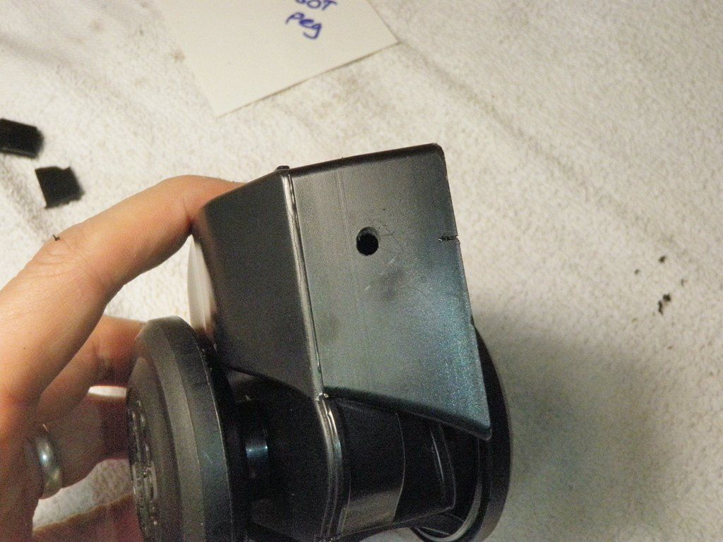 Modern Vespa Installation of the Stebel horn on a Vespa GTS stepbystep